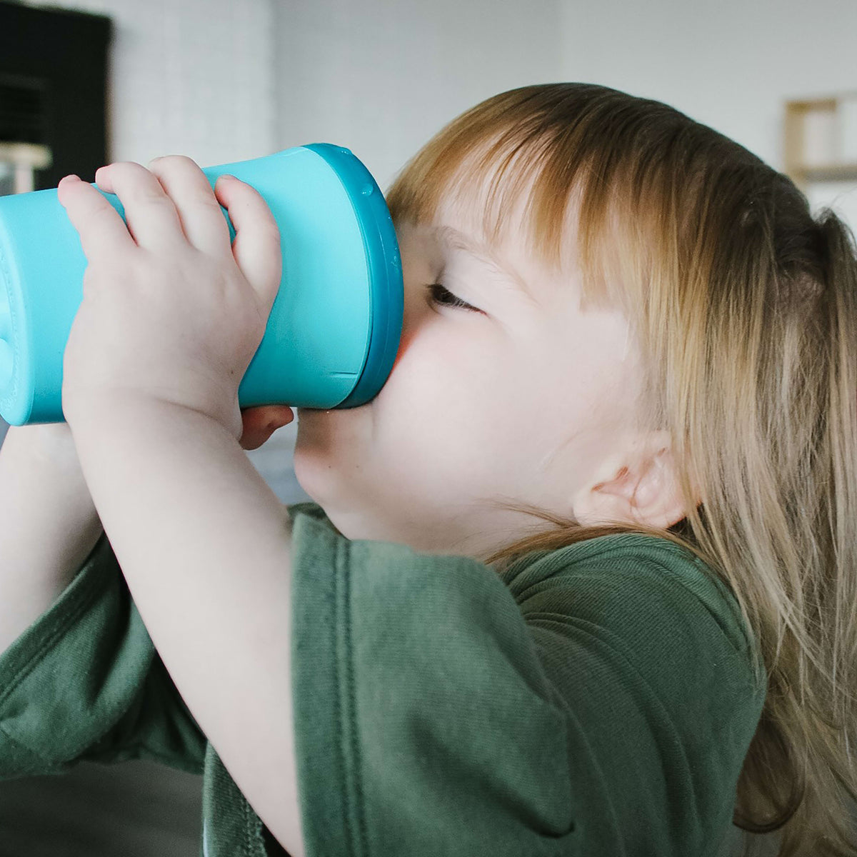 Silicone Baby Drinking Cup with Cap and Foldable Straw Toddler Straw Cup